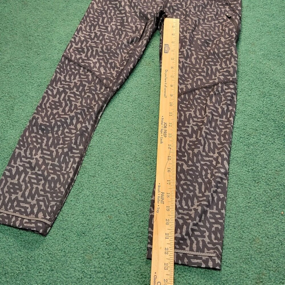 Lululemon Womens Performance Capri Legging Sz 4 Luxtreme Black Geo Print Zip Poc - Picture 5 of 9